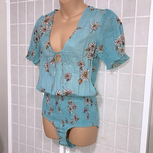 Intimately by FREE PEOPLE Floral Print Babyblue Short Sleeve Bodysuit Blouse S - Picture 2 of 12